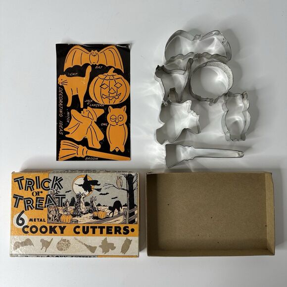Vtg Halloween Trick Or Treat 6 Metal Cooky Cutters In Box Bat Witch Owl Cat 50s - Picture 2 of 16